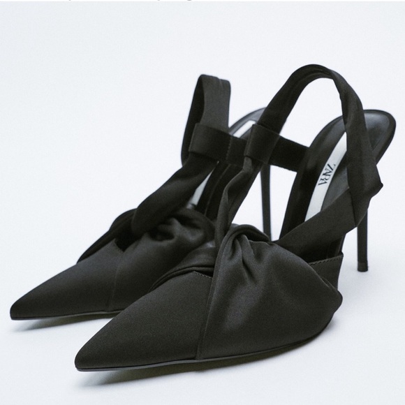Zara Black Pointed Toe Interwoven Fabric
Pump Heels pointed Toe pumps - Picture 5 of 9
